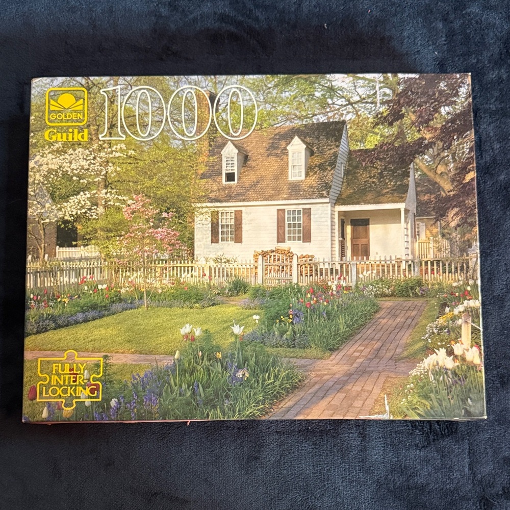 1000-Piece Puzzle - Charming Cottage Scene